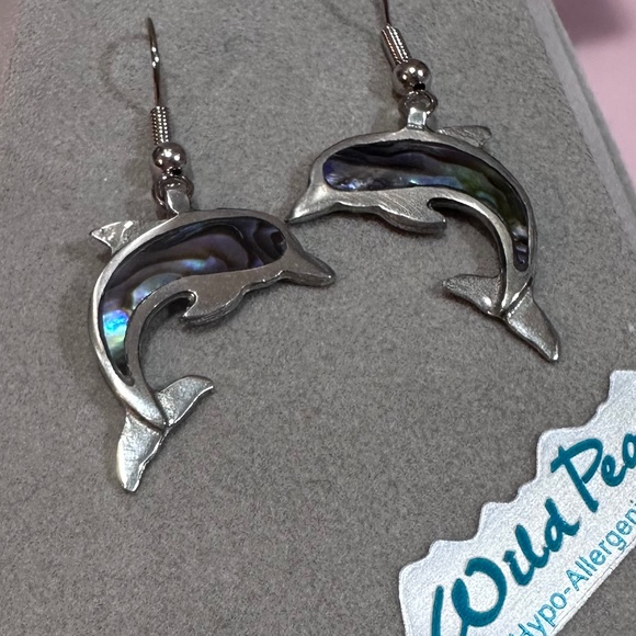 New In Box Leaping Silvertone Dolphin Dangle Earrings Wild Pearle Abalone - Picture 2 of 3